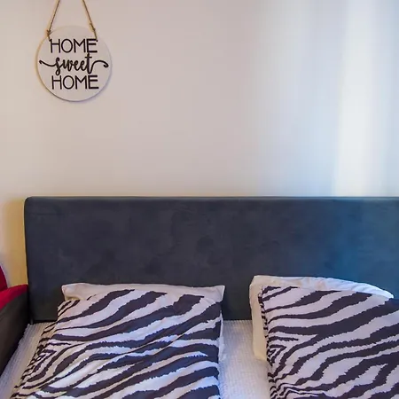 Apartment Zebra *