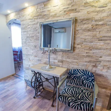 Zebra Apartment *