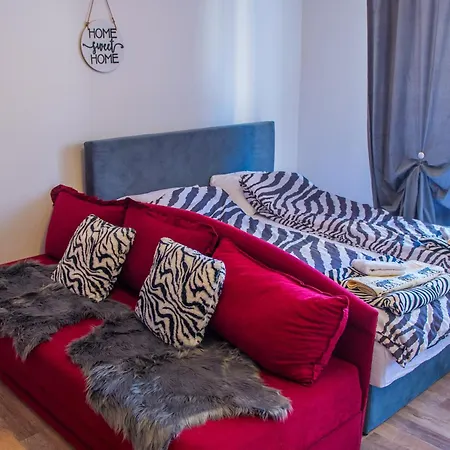 Zebra Apartment *